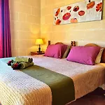 Ta Carmen With Pool Pensionat 3*