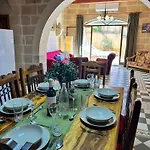 Ta Carmen With Pool Pensionat Qala