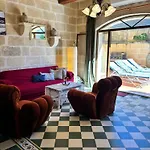 Ta Carmen With Pool Qala