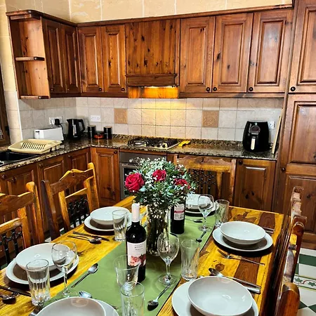 Guest house Ta Carmen With Pool 3*