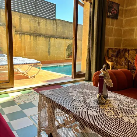 Ta Carmen With Pool Guest house Qala